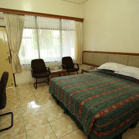 Langensari Hotel Cirebon Luaran gambar